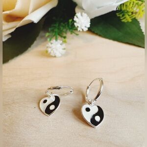 Pendientes de Aro con Corazón en Plata de Ley 925 Equilibrio y Estilo para Niñas